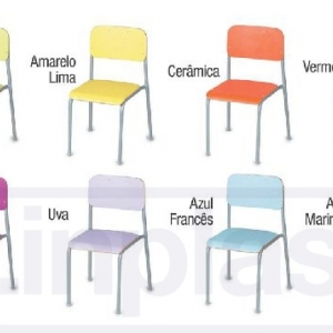 Cadeiras coloridas